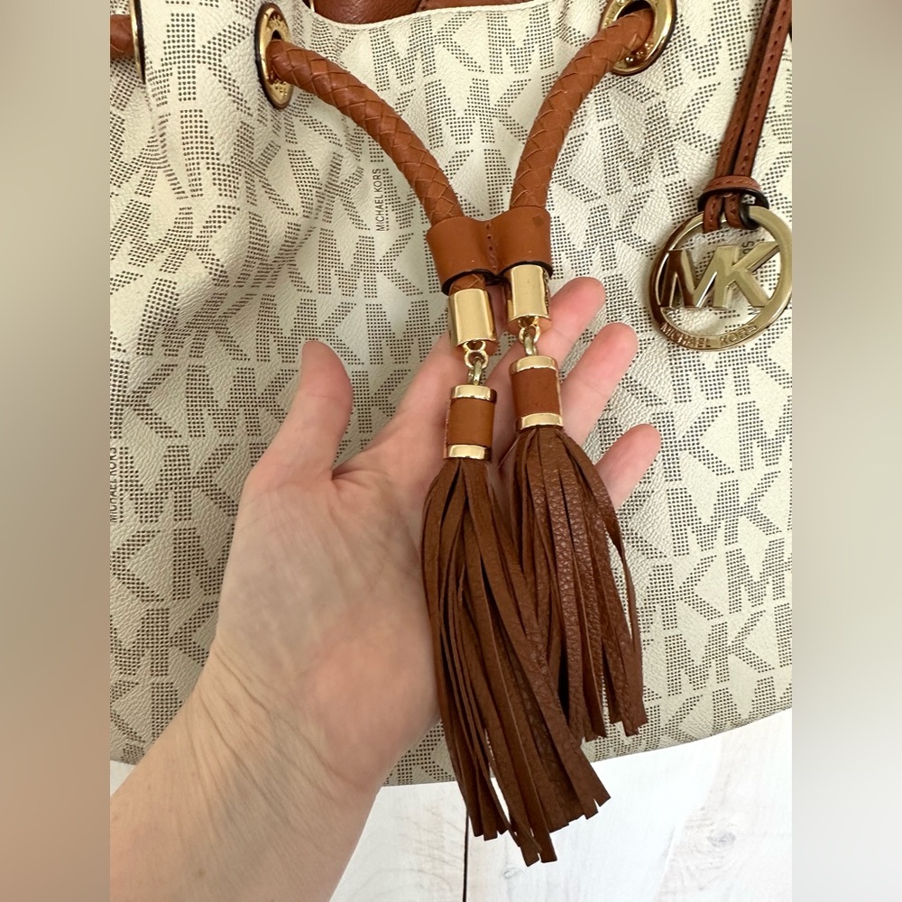 Michael Kors Brown & Cream Logo Drawstring Tote - Picture 3 of 13